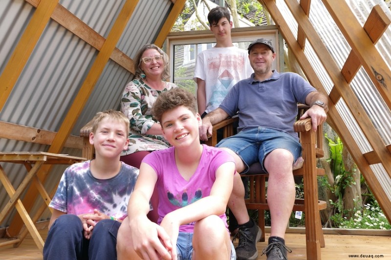 Dawn ernährt eine neunköpfige Familie mit essbarem Unkraut aus dem Hinterhof