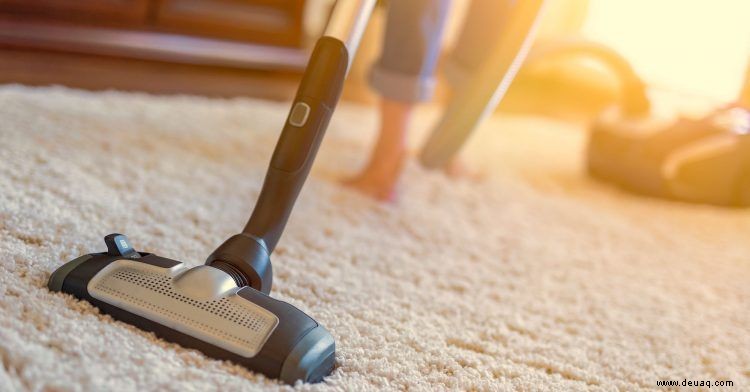 Gerüche aus Teppichen und Vorlegern entfernen 