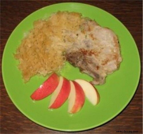 Schweinekoteletts mit Sauerkraut 