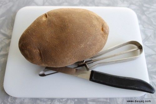 Sehr einfache Art, eine Kartoffel zu schälen 