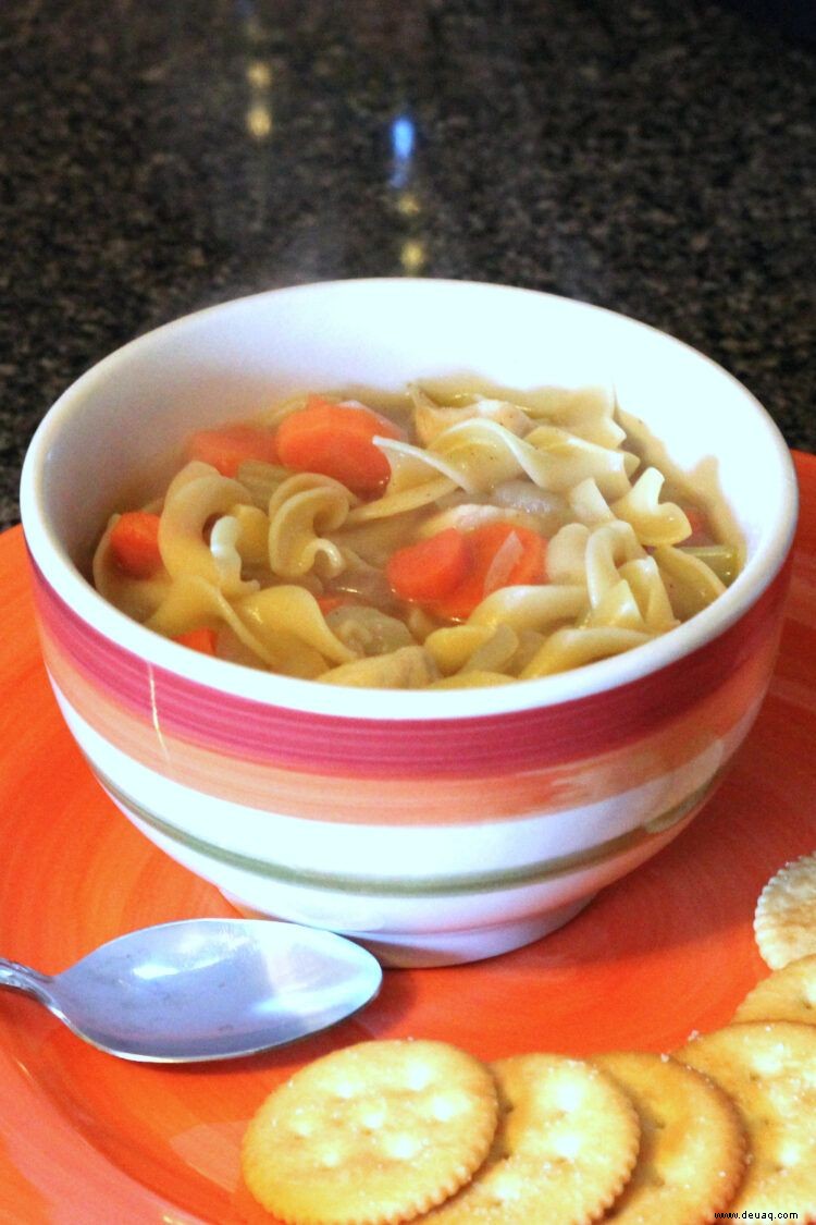 Hühnernudelsuppe auf die schnelle und einfache Art 