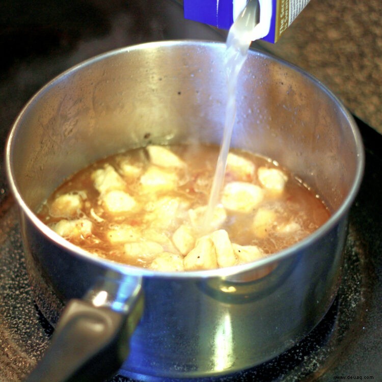 Hühnernudelsuppe auf die schnelle und einfache Art 