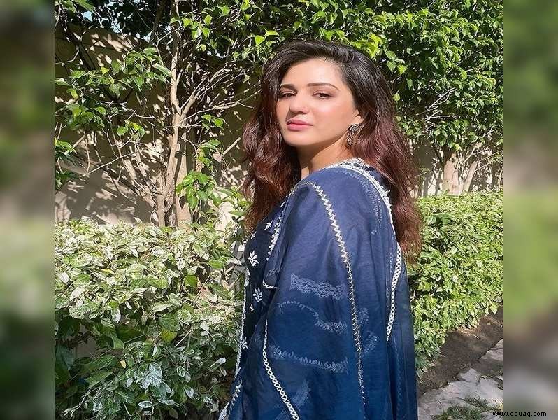 Von virtuellen Aufenthalten bis hin zur Ernährungskontrolle teilt die Schauspielerin Isha Rikhi ihre Lockdown-Routine 