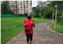 Mumbai-Läufer vermeiden Gruppentraining, gehen alleine in Parks, Gebäuden und auf Straßen 