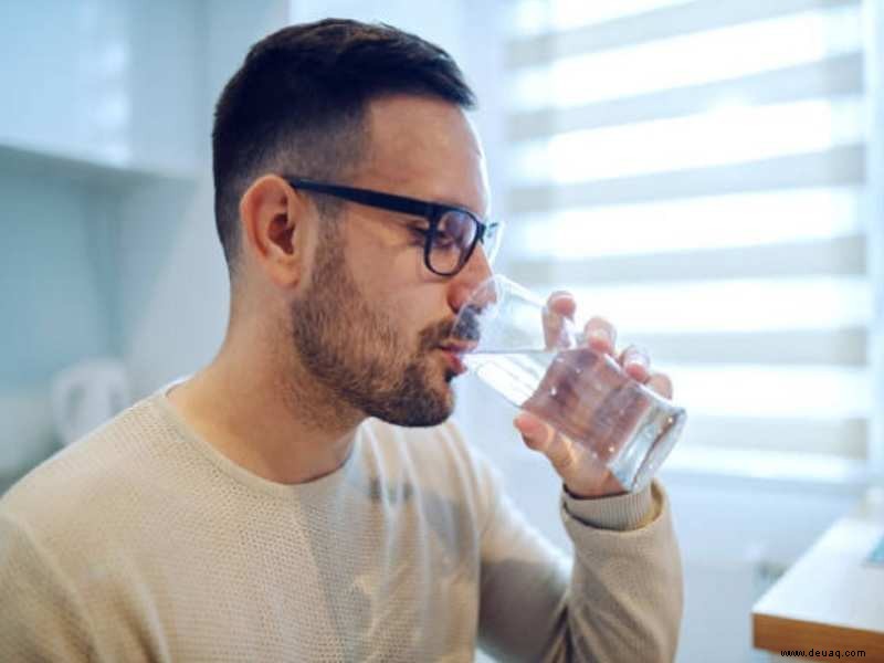 Deshalb ist es wichtig, einen ausreichenden Wasserspiegel im Körper aufrechtzuerhalten 