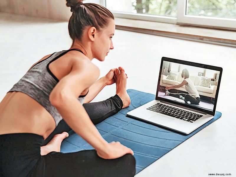 Fitnessstudio-Junkies tauschen inmitten einer Pandemie Hanteln gegen Yogamatten ein 