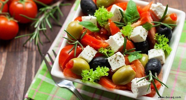 Griechischer Salat mit Zitronendressing Rezept 