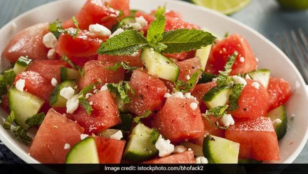 Rezept für Salat mit Wassermelone, Oliven und Feta 