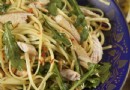 Pasta mit Zitronenhähnchen und Rucola: Einfaches Familienrezept in 30 Minuten