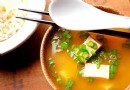 Authentisches Rezept für japanische Miso-Suppe – Einfach in 25 Minuten