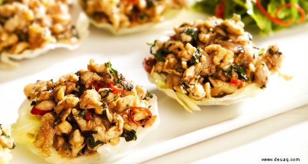 Hot Basil Chicken Cups Rezept 