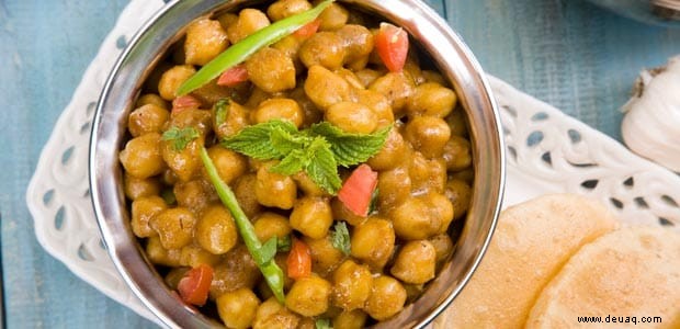 Kathiawari Aloo Chana Chaat Rezept 