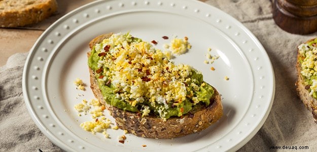 Rezept für Avocado-Toast mit geriebenem Ei 