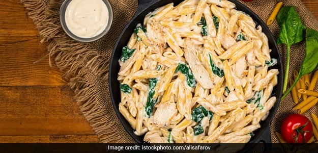 Rezept für Nudeln mit Huhn und Pilzen 