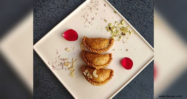 Schokopflaumen Gujiyas Rezept 