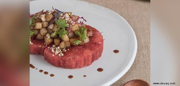 Rezept für Wassermelonen-Süßkartoffel-Salat mit gegrillter Quinoa und Shikanji-Dressing 