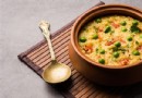 Gajar Matar Khichdi Rezept: Einfaches indisches One-Pot-Gericht mit Karotten und Erbsen
