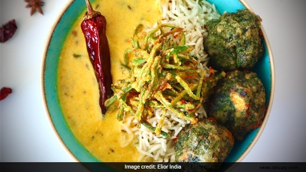 Rajasthani Kadhi mit Tofu Palak Pakoda Rezept 