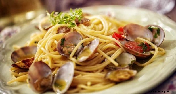 Rezept für Spaghetti mit Venusmuscheln und knusprigen Semmelbröseln 