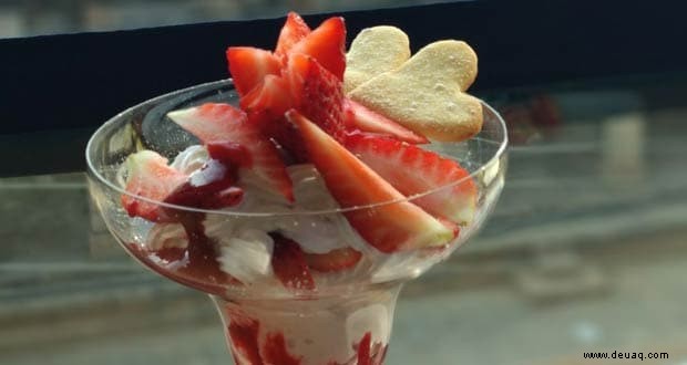 Rezept für Erdbeersalat mit Fruchtcoulis 