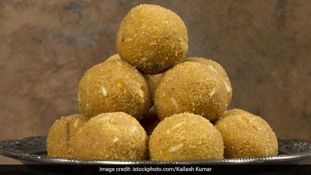 Besan Ke Laddoo Rezept 