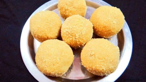 Atta Ladoo (Laddu) Rezept 