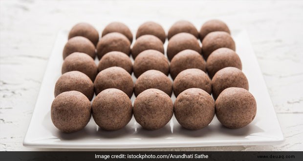 Ragi Hafer Ladoo (Laddu) Rezept 