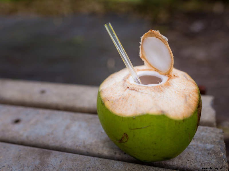 Kokoswasser:Alles, was Sie über das gesunde Sommergetränk und den richtigen Zeitpunkt für den Konsum wissen müssen 