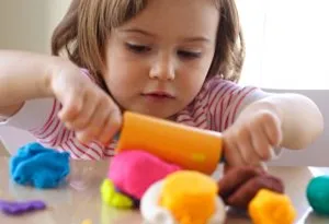 Spannende Aktivitäten und Spiele für autistische Kinder 