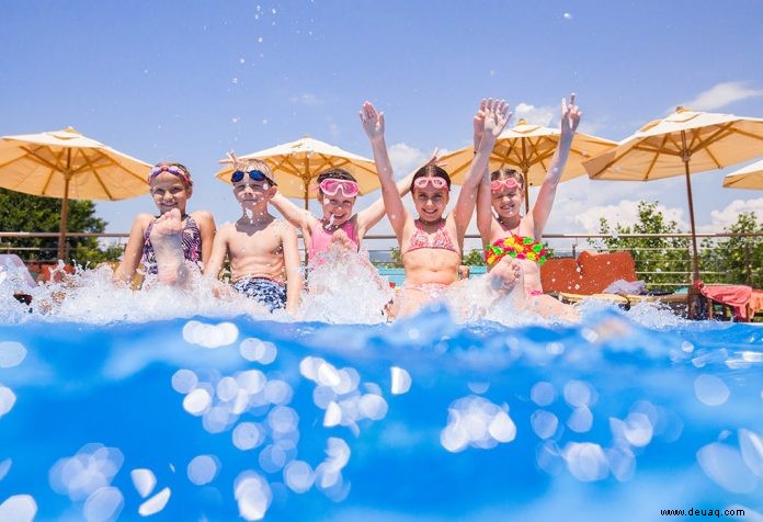 20 super lustige Schwimmbadspiele für Kinder 