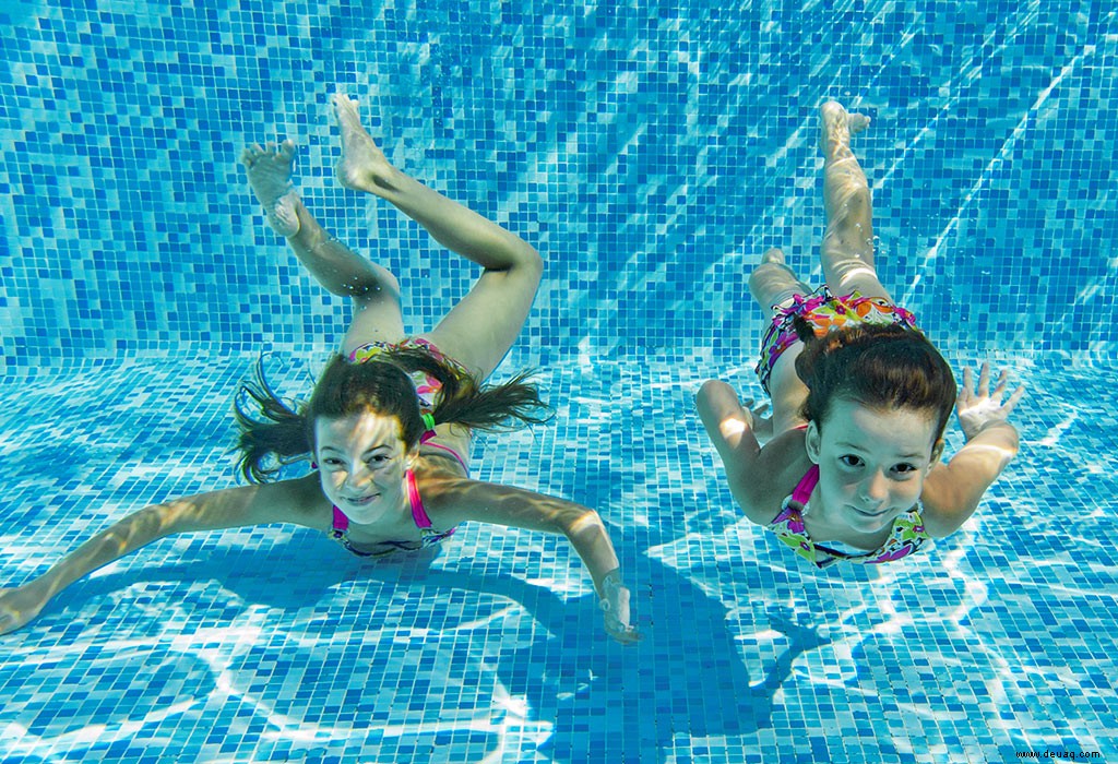 20 super lustige Schwimmbadspiele für Kinder 