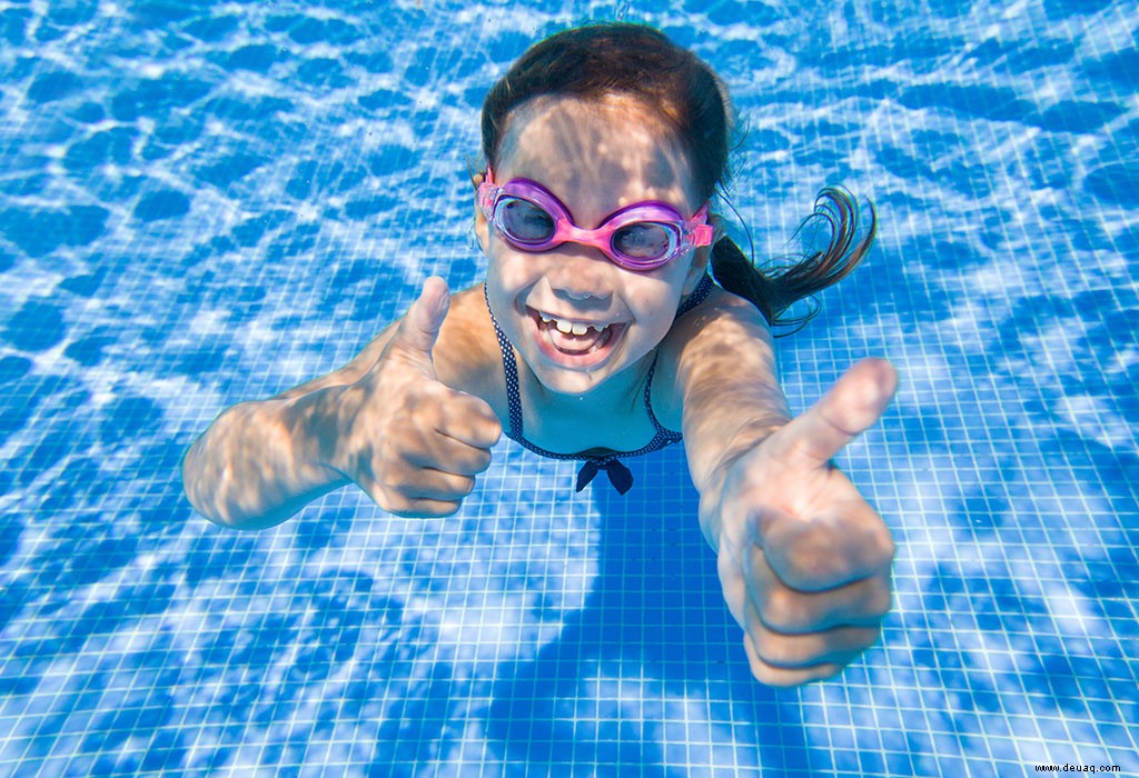 20 super lustige Schwimmbadspiele für Kinder 