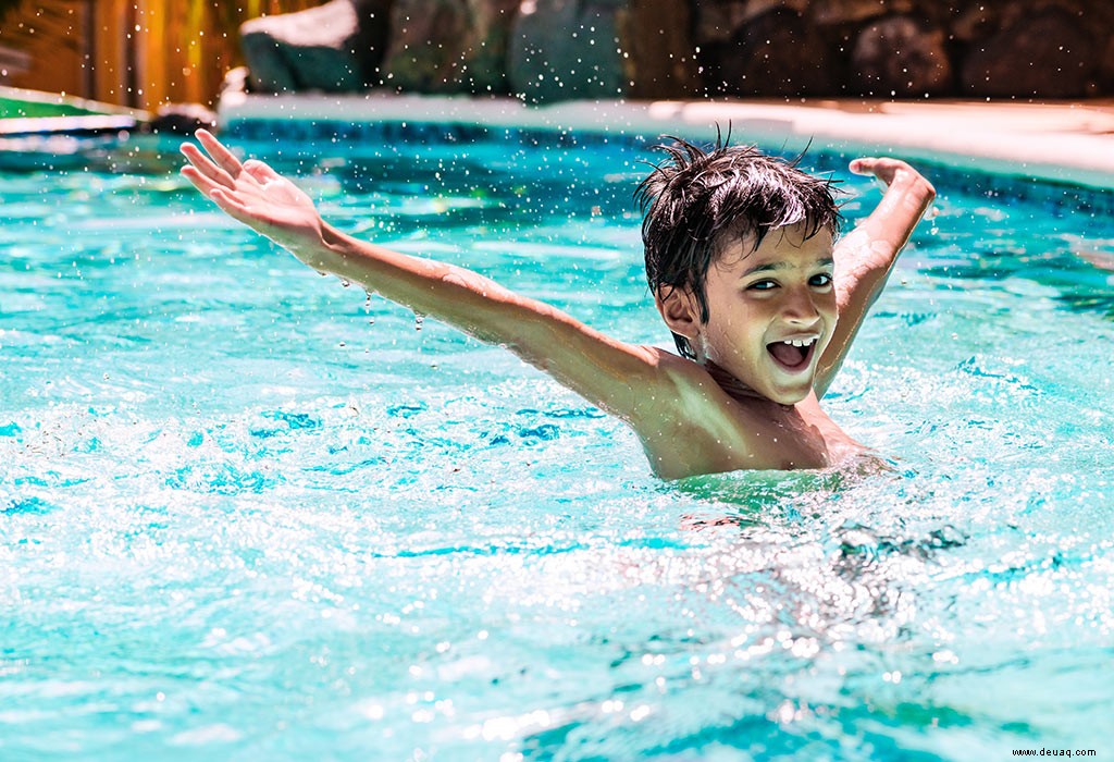 20 super lustige Schwimmbadspiele für Kinder 