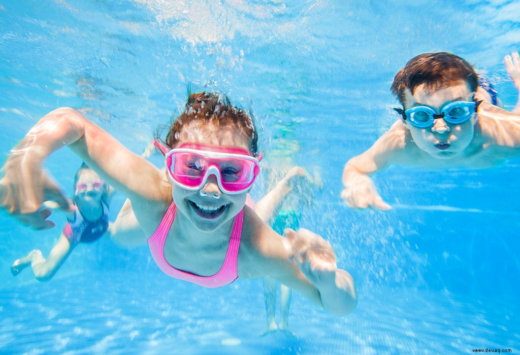 20 super lustige Schwimmbadspiele für Kinder 