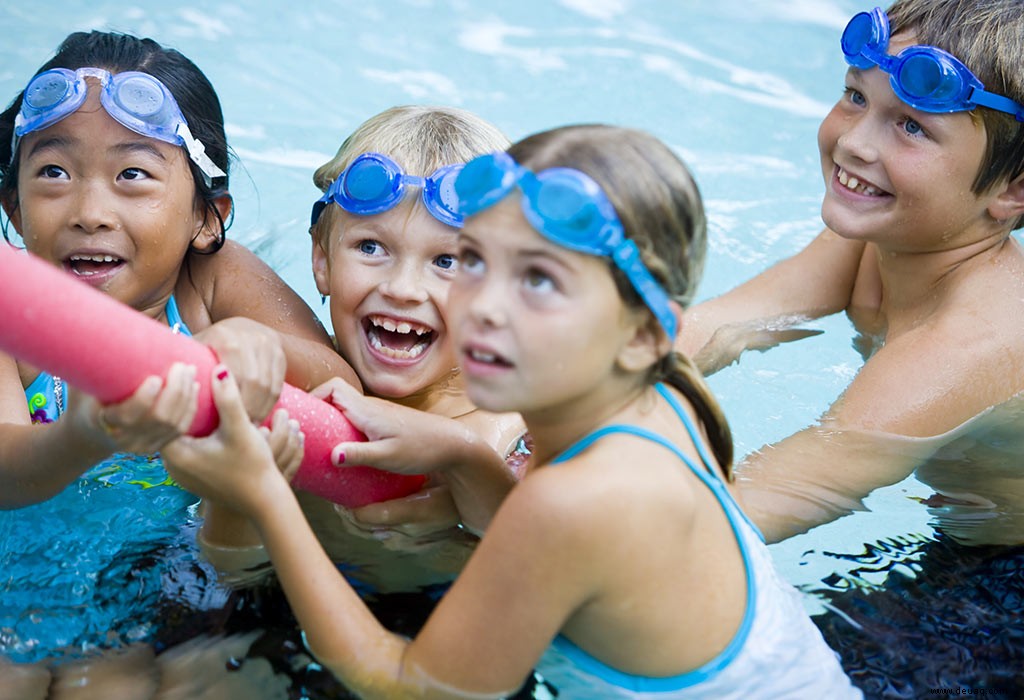 20 super lustige Schwimmbadspiele für Kinder 