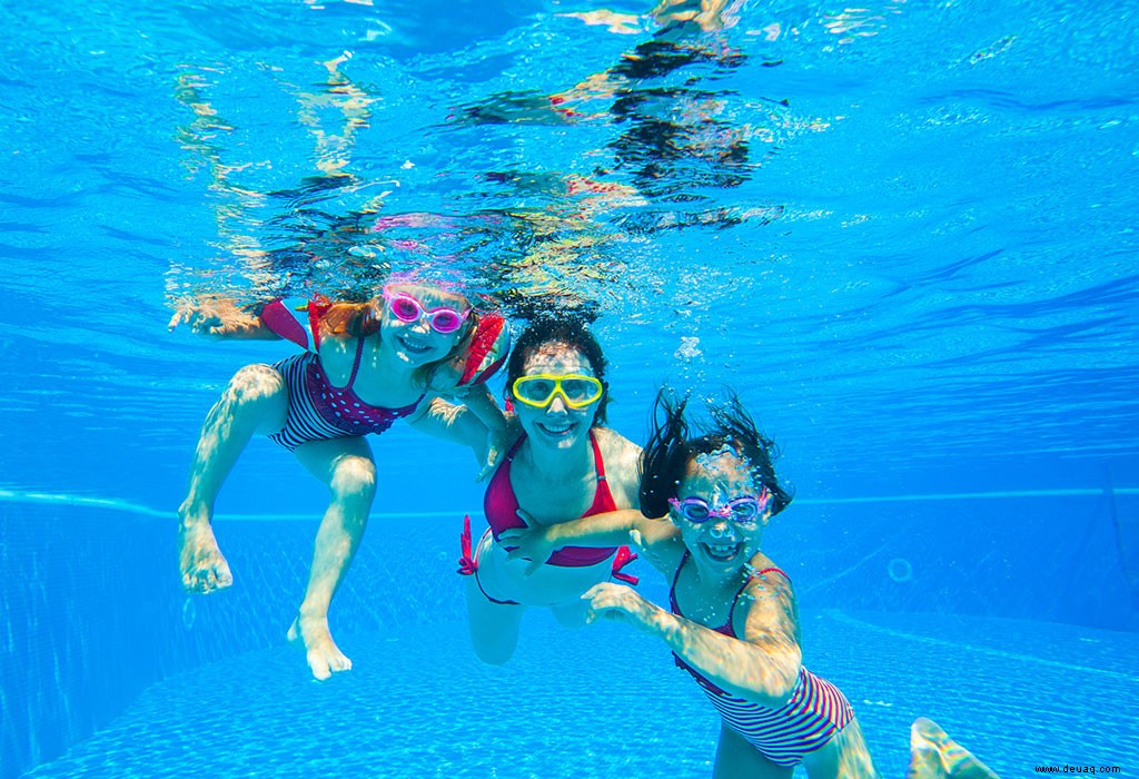 20 super lustige Schwimmbadspiele für Kinder 