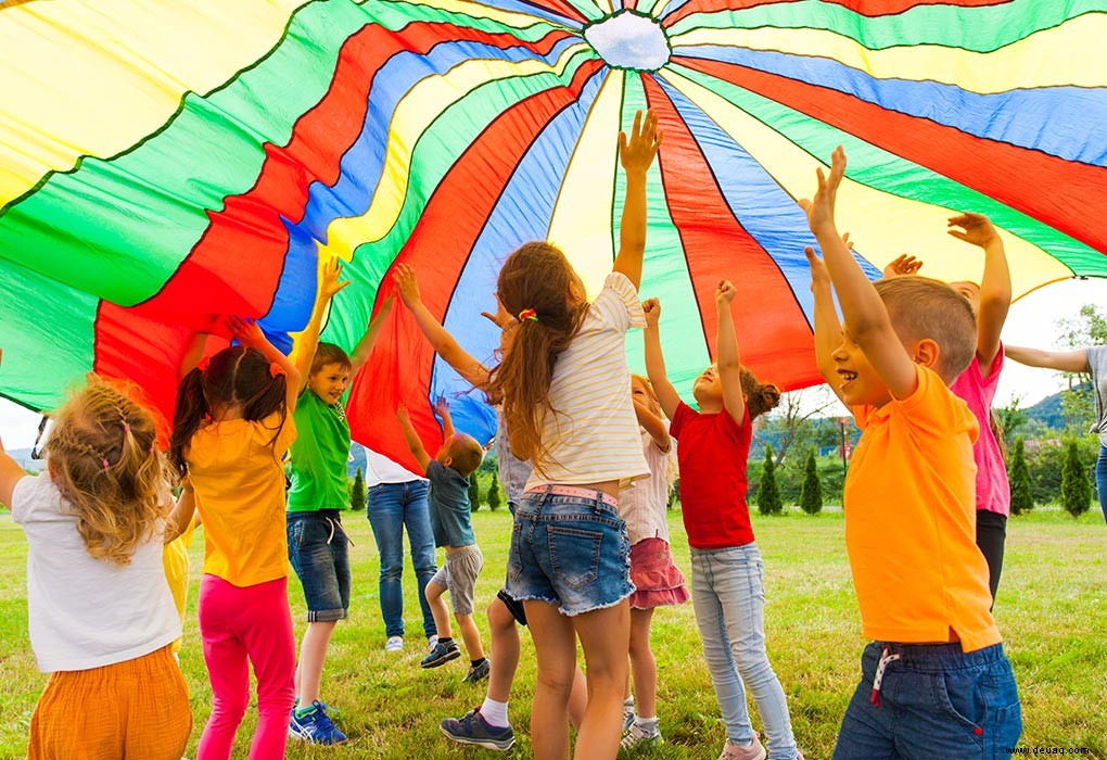 6 erstaunliche Fallschirmspiele für Kinder 