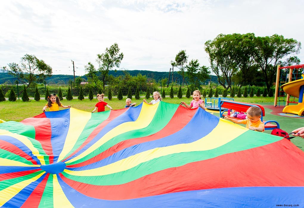 6 erstaunliche Fallschirmspiele für Kinder 