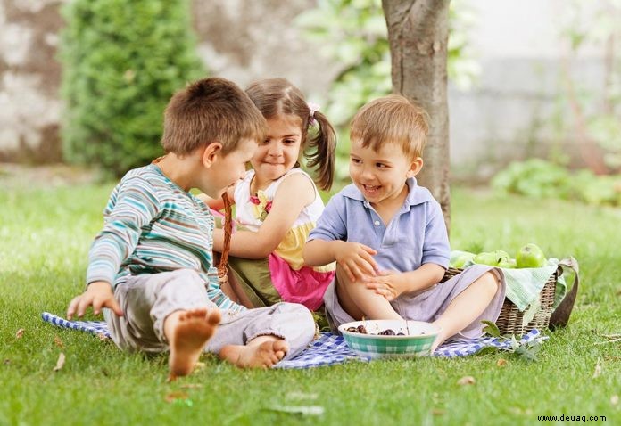 6 einfache und unterhaltsame Picknick-Spiele für Kinder 