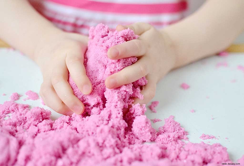 Die 5 besten kinetischen Sandrezepte zum Selbermachen für Kinder 
