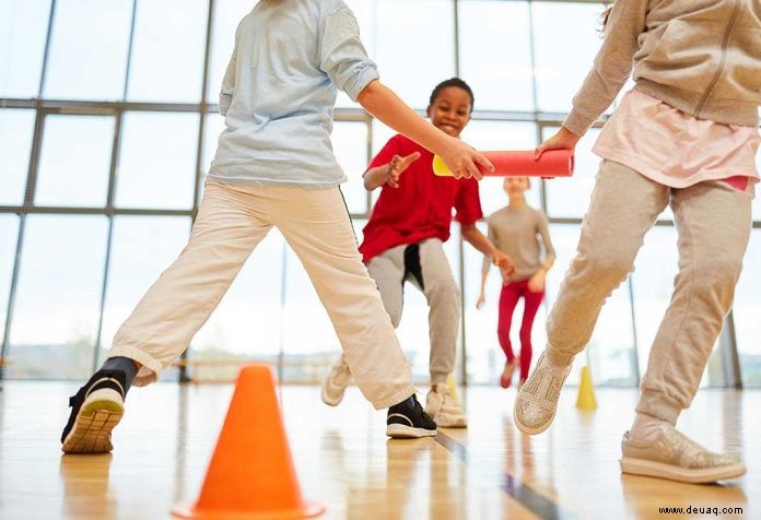 Spannende Indoor- und Outdoor-Staffelläufe für Kinder 