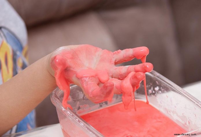 Wie man Oobleck für Kinder macht 