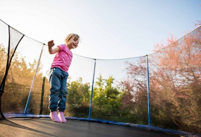 Trampolinspringen für Kinder – Vorteile und Risiken 