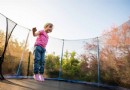 Trampolinspringen für Kinder – Vorteile und Risiken 
