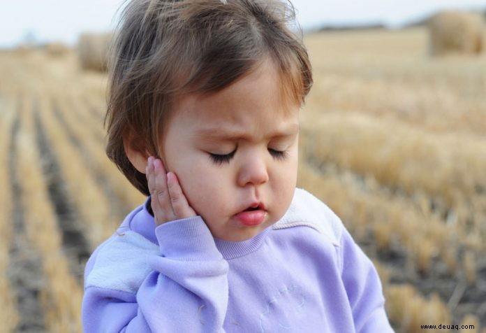 12 wirksame Hausmittel gegen Ohrenschmerzen für Kinder 