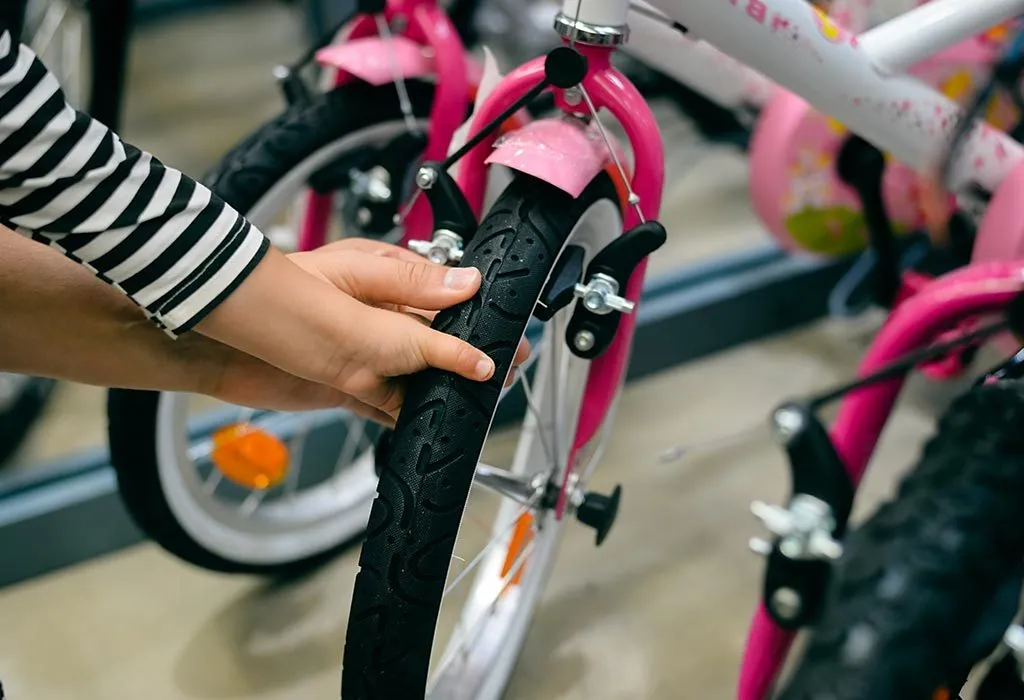 Einfache Tipps, um einem Kind das Fahrradfahren beizubringen 