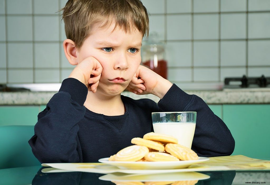 Einfache und effektive Möglichkeiten, Kinder dazu zu bringen, Milch zu trinken 