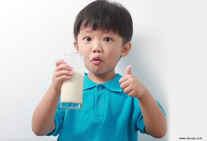 Einfache und effektive Möglichkeiten, Kinder dazu zu bringen, Milch zu trinken 