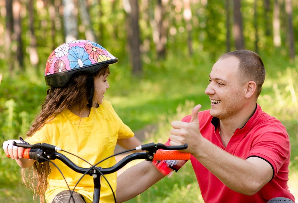 10 effektive Wege, wie man ein Kind mit Worten lobt 