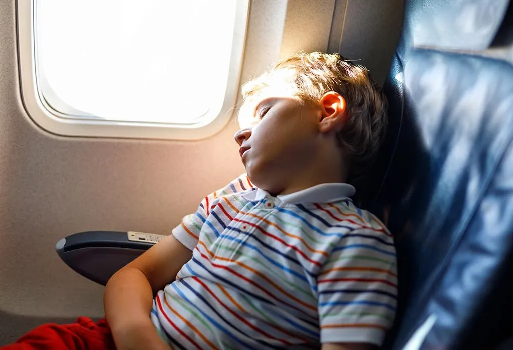 15 Tipps für stressfreies Fliegen mit Kindern 